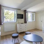 Maisonnette Dans Jardin Partage *