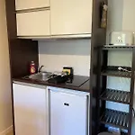 Maisonnette Dans Jardin Partage * Bois-Colombes