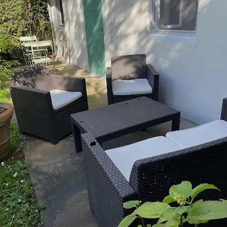 Maisonnette Dans Jardin Partage * Bois-Colombes