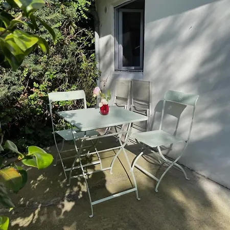Maisonnette Dans Jardin Partagé * Bois-Colombes
