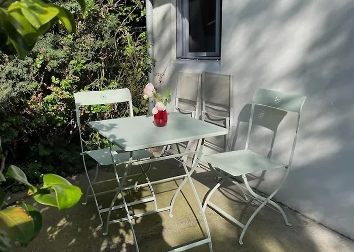 Maisonnette Dans Jardin Partage * Colombes (Hauts-de-Seine)